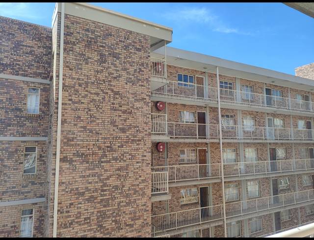 2 BEDROOM FLAT FOR SALE IN SILVERTON